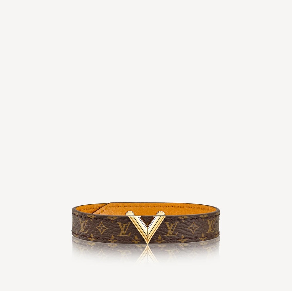 Louis Vuitton Essential V Leather Bracelet - Sz 17